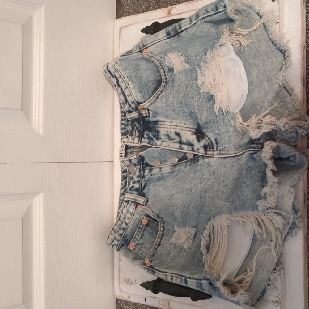 Super cute size S high waist destructive denim shorts